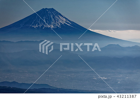 八ヶ岳連峰・赤岳山頂から望む富士山 八ヶ岳連峰・赤岳山頂から望む富士山 43211387