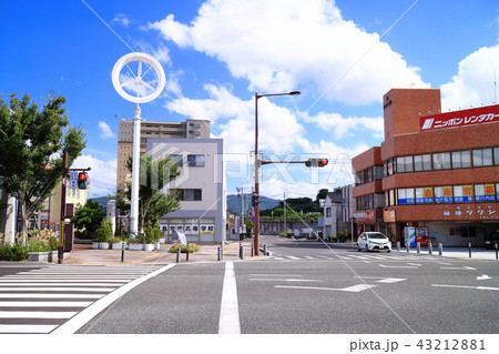 風レンズ風車と薩摩川内市鳥追町の街並み 風レンズ風車と薩摩川内市鳥追町の街並み 43212881