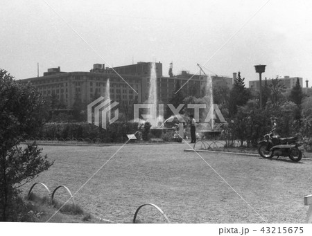 昭和の風景　皇居外苑　和田倉噴水公園　記念大噴水完成当時　昭和36年 43215675
