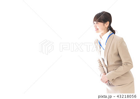 おじぎをするビジネスウーマン おじぎをするビジネスウーマン 43218056