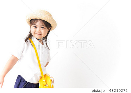 幼稚園に行く子供 43219272