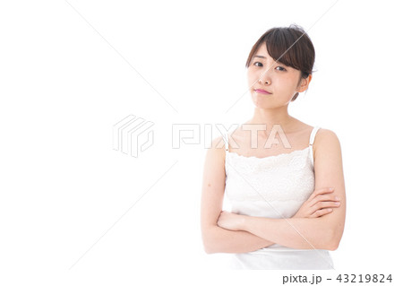 腕を組む美容女性 腕を組む美容女性 43219824