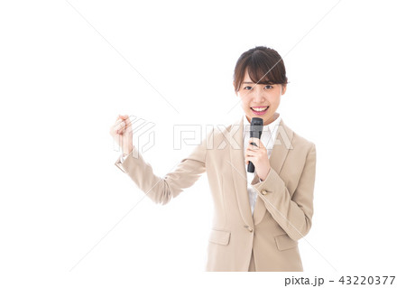 選挙演説をする女性 43220377