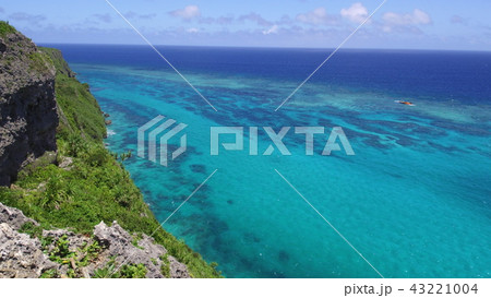 伊良部島　イグアナ岩からの景色 43221004