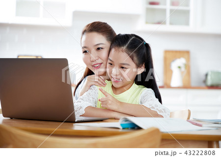 韓国人 ママ 母 43222808