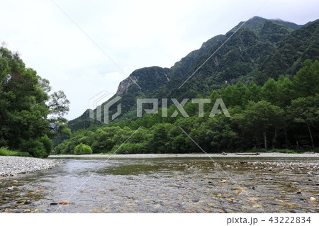 上高地　梓川と焼岳 43222834