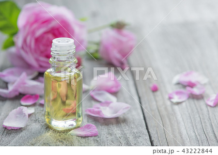 Rose essential oil Rose essential oil 43222844
