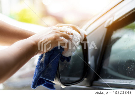 human hand showing cleaning car 43223843