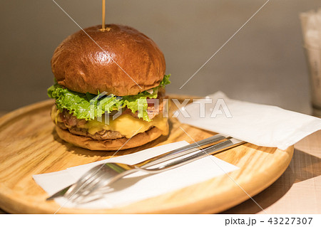 ハンバーガー 43227307
