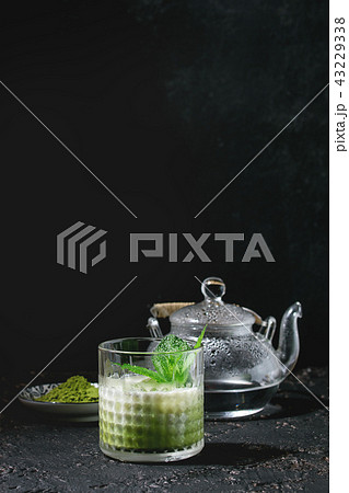 Matcha iced latte 43229338