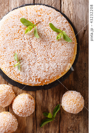 French tropezienne tarte brioche cake 43232208
