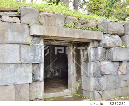 皇居東御苑の石室(東京都千代田区) 皇居東御苑の石室(東京都千代田区) 43232222