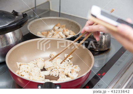 蓮根と鶏肉の甘辛炒め 43233642