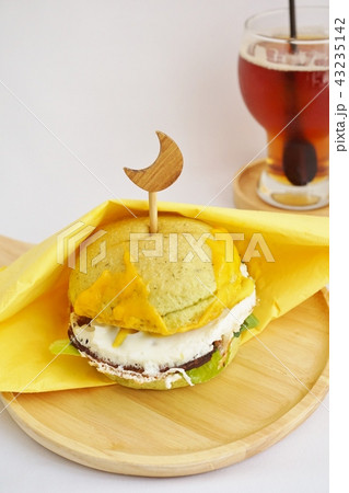ハンバーガー、月見バーガー、手作りバーガー(Hamburger) ハンバーガー、月見バーガー、手作りバーガー(Hamburger) 43235142