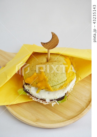 ハンバーガー、月見バーガー、手作りバーガー（Hamburger） 43235143
