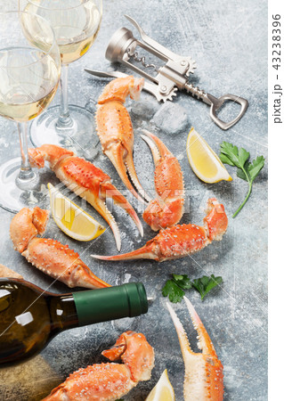 Seafood and white wine 43238396