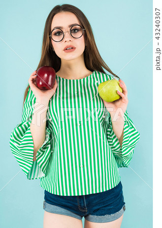 Young woman with two apples 43240307