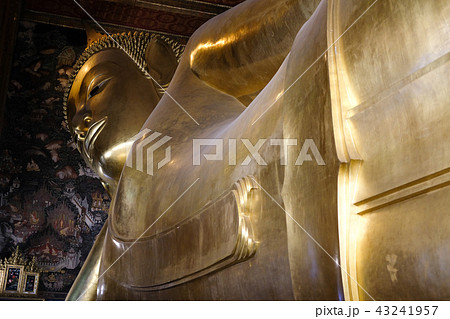 reclining golden buddha statue at wat pho in Bangkok, Thailand 43241957