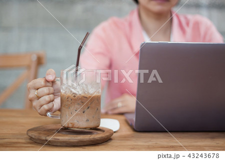 Woman working on computer in coffee shop 43243678