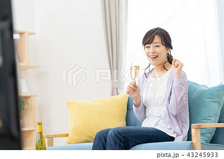 母親　ミドル女性　専業主婦　 43245933