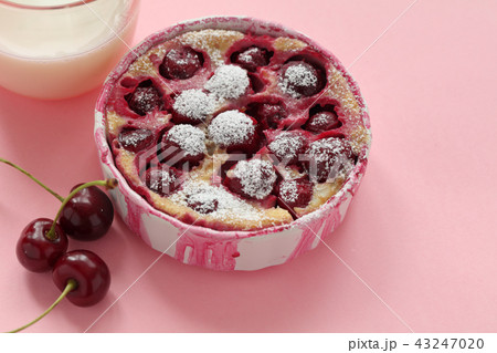 Cherry clafoutis Cherry clafoutis 43247020