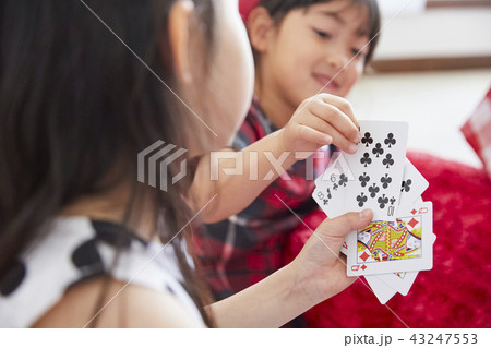 友達と遊ぶ女の子 友達と遊ぶ女の子 43247553