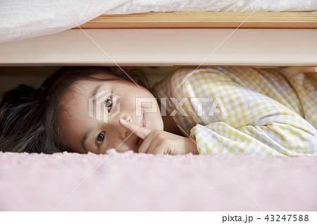 友達と遊ぶ女の子　お泊り 43247588
