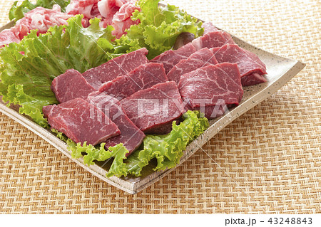牛肉の皿盛り 43248843