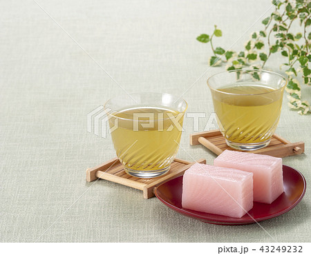ようかんと冷茶 ようかんと冷茶 43249232