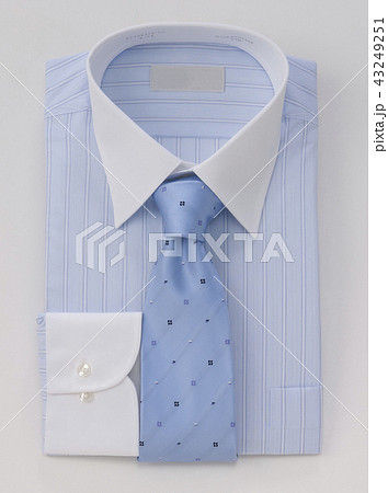 ワイシャツとネクタイ 43249251