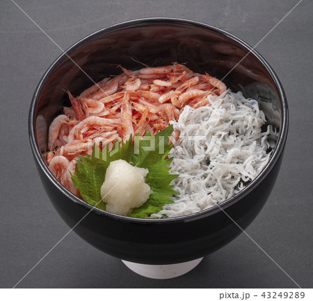 桜えびとしらすの丼 43249289
