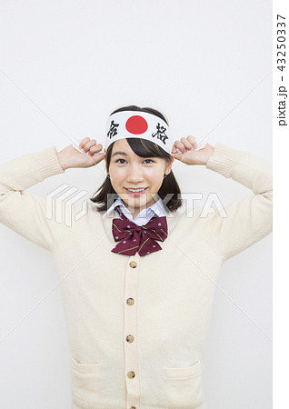 受験イメージ 鉢巻きを巻く女子高生 受験イメージ 鉢巻きを巻く女子高生 43250337