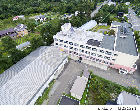 上空から見た小学校（空撮） 43251531