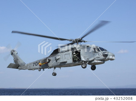 海上でホバリングする東日本大震災の災害派遣でも活躍した在日米海軍のSH-60Bシーホーク対潜ヘリ 海上でホバリングする東日本大震災の災害派遣でも活躍した在日米海軍のSH-60Bシーホーク対潜ヘリ 43252008