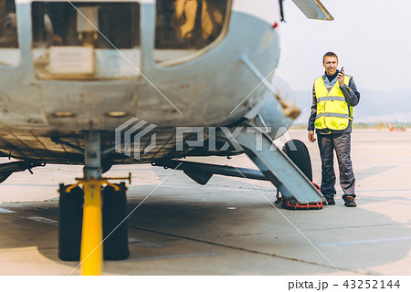 airport worker support 43252144
