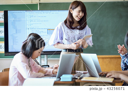 小学校のIT教育 授業風景 小学校のIT教育 授業風景 43256071