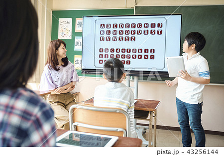 小学校のIT教育　授業風景 43256144