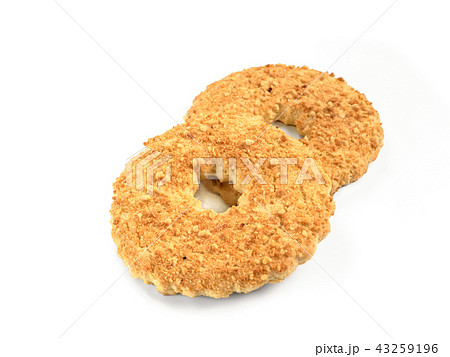 Shortcrust ring isolated on white 43259196