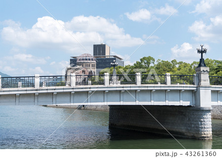 元安川 原爆ドームと元安橋 43261360