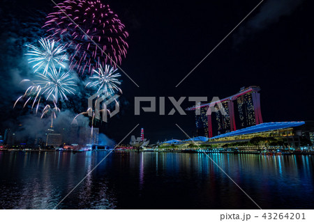 【絶景】シンガポール・マリーナベイサンズホテルと花火　 43264201