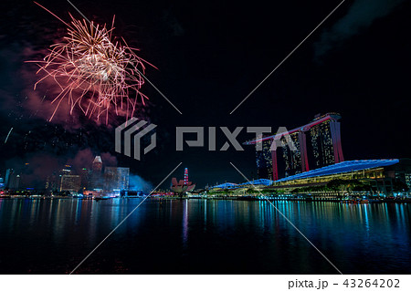 【絶景】シンガポール・マリーナベイサンズホテルと花火　 43264202