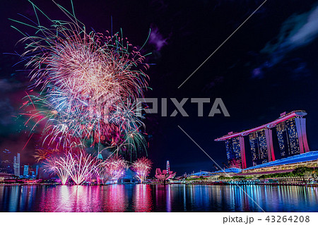 【絶景】シンガポール・マリーナベイサンズホテルと花火　 43264208