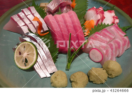 刺身の盛り合わせ 刺身の盛り合わせ 43264666