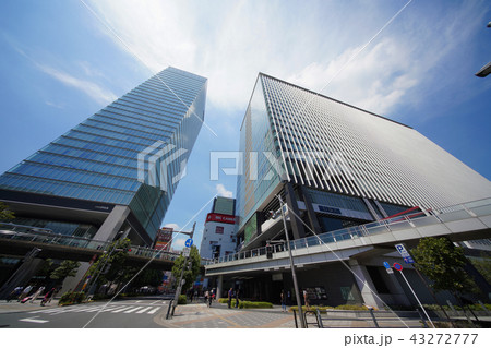 日本の東京都市景観 秋葉原クロスフィールド 左が秋葉原ダイビル 右が秋葉原udxの写真素材