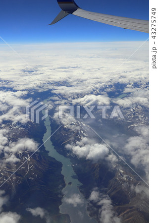 カナダとアメリカ(アラスカ)の国境付近の上空から見た北アメリカ大陸 カナダとアメリカ(アラスカ)の国境付近の上空から見た北アメリカ大陸 43275749