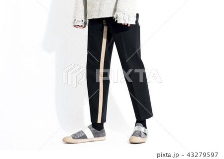 男性の足 43279597
