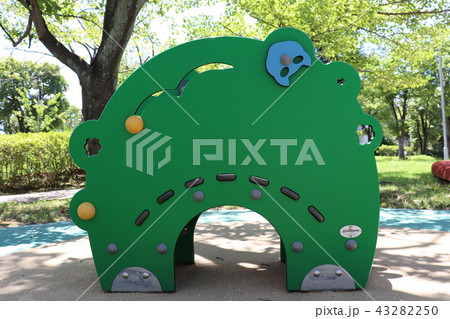 公園の遊具 43282250
