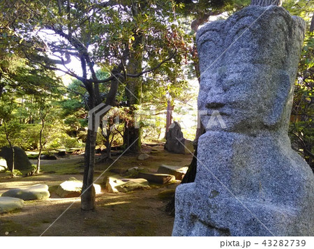 日本庭園の石像 43282739