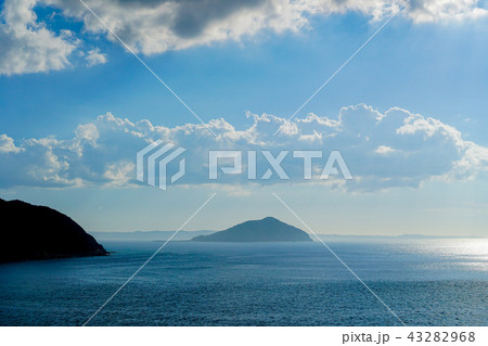 海に浮かぶ島 海に浮かぶ島 43282968