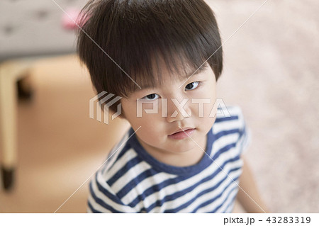 男の子　イヤイヤ期 43283319